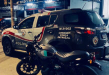 Dupla é presa com moto roubada após tentativa de fuga em Guarulhos