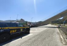 Caminhão atinge passarela, estrutura desaba sobre veículos e deixa dois mortos na Fernão Dias