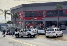 Acidente entre carro e moto deixa duas pessoas feridas no Jardim Cumbica